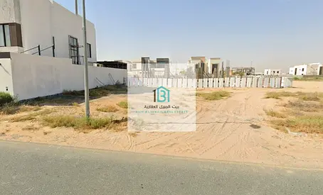 للبيع أرض سكنية في حوشي – الشارقة - موقع مميز قريبة من الشارع الرئيسي
