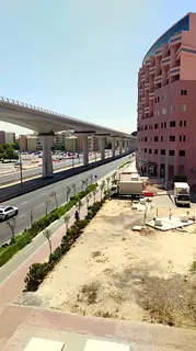 BED SPACE AVAILABLE FOR INDIAN LADIES IN DISCOVERY GARDENS NEAR THE GARDENS METRO STATION