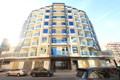 One Month Rent Free-Spacious 2 BR Flat
