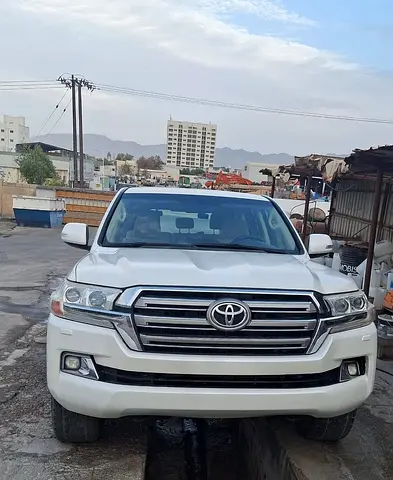 Toyota Land Cruiser 2017 - GCC Specs - V8 DIESEL