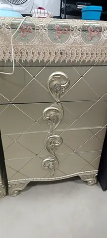 House old equipment Elegant vintage-style 4-drawer with ornate handles - good condition