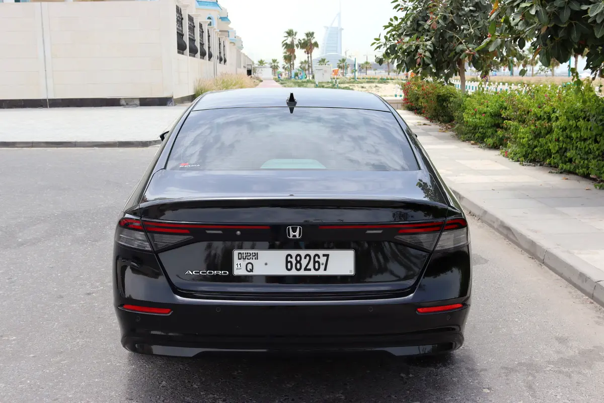 Honda Accord 2023 — photo 1 of 19