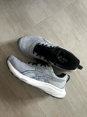 ASICS running shoes for Men Size 44