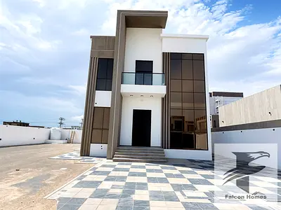 فيلا جديدة تمامًا مكونة من 4 غرف نوم مع حديقة كبير