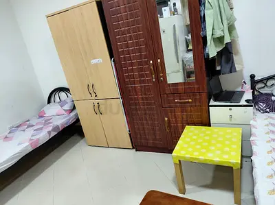 Executive Bed space available to share a studio Flat