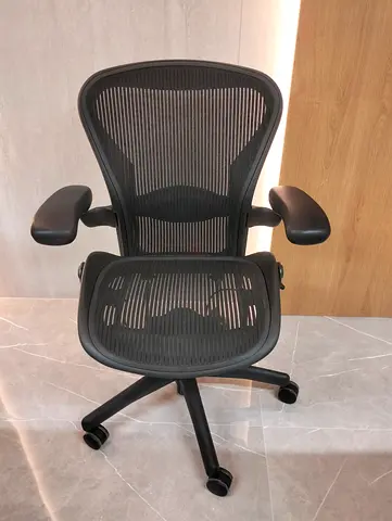 Im selling Herman Miller Areon classic chair size B size and C available