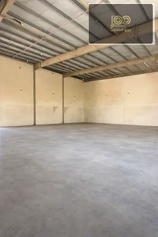 8000 قدم أم الثعوب مستودع مع ميزانين 100 كيلوات 310 ألف على شارعين رئيسي مكاتب وحمامين جاهز