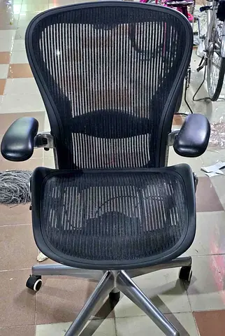 Selling for Herman Miller Areon classic chair size B size and C available