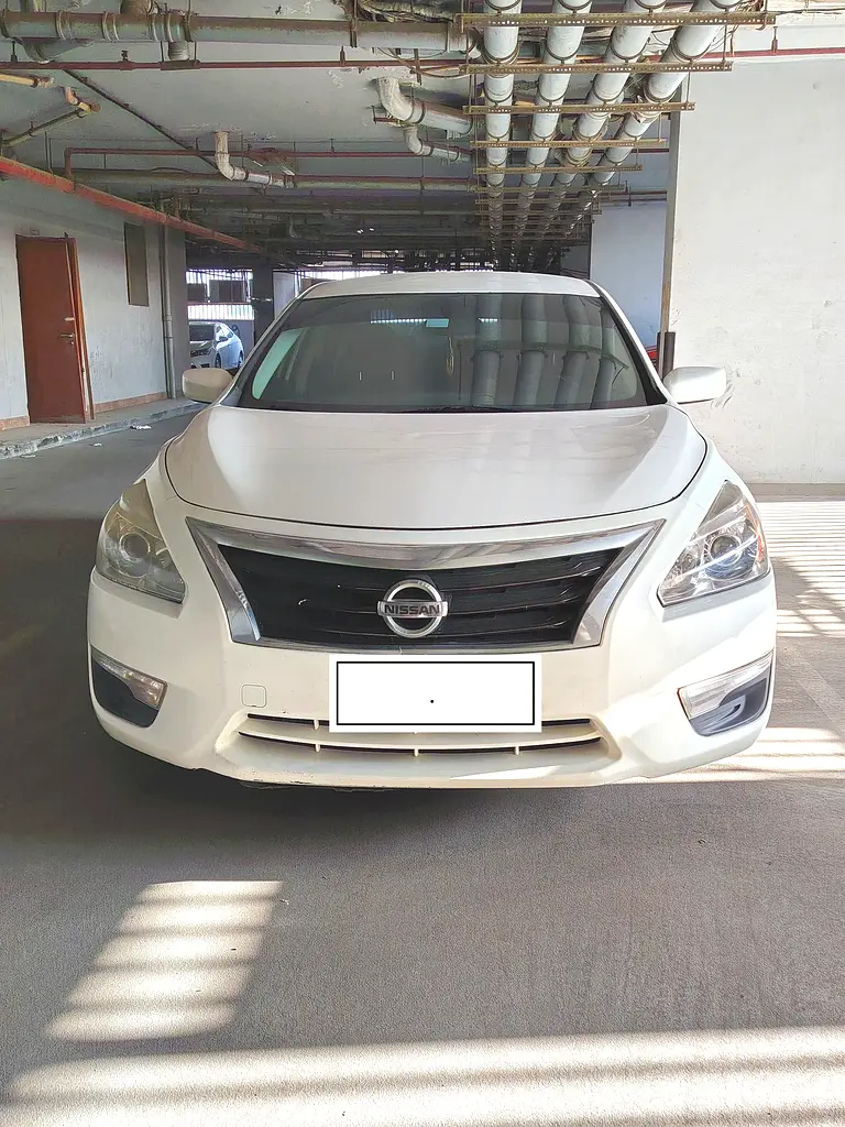 Nissan Altima 2015 — photo 1 of 5