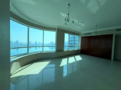 تكييف مجانا-غرفه خادمه-3غرف وصاله-اطلاله بحيره-مساحات واسعه-تاور عائلي-خزائن بالحائط-ستور توزيع-مطبخ باطلاله-5حمام-قريبه علي مخرج دبي