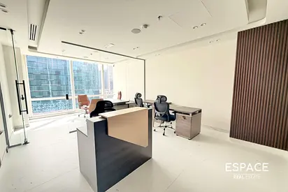 Vacant | High End Fit-Out| Prime Location