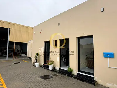 للبيع أرض مسوره مساحتها 10000قدم  صناعيه الصجعه S   بها دخل 170 الف درهم فيها فيها بناء مكتبي وشبرا وفيها عداد واحد وفيها كهرباء 50 kw مطلوب 2.500.000