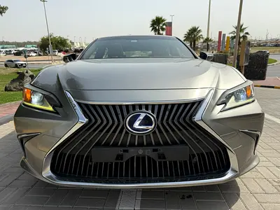 Lexus ES 300h 2019 - GCC Specs - Excellent Condition