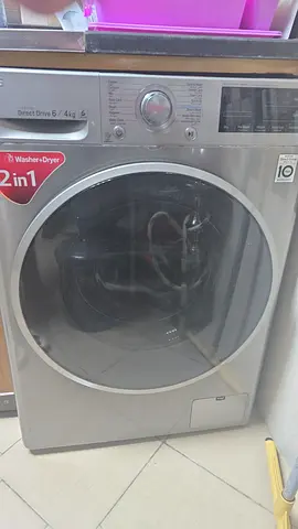 LG washing machine 6KG (Door need fixing)