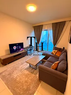 FURNISHED 1BR WITH FANTASTIC SKYLINE VIEW AND EASY ACCESS