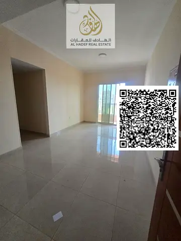 شقة للإيجار في الروضة 1، غرفتين وصالة + 3 حمامات وبلكونة، تكييف مركزي وغاز مركزي، موقع مميز قريب من شرطة الحميدية. الإيجار 45,000 درهم على 4 أو 6 دفعا