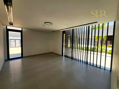 Spacious 4BR | Corner Villa |
