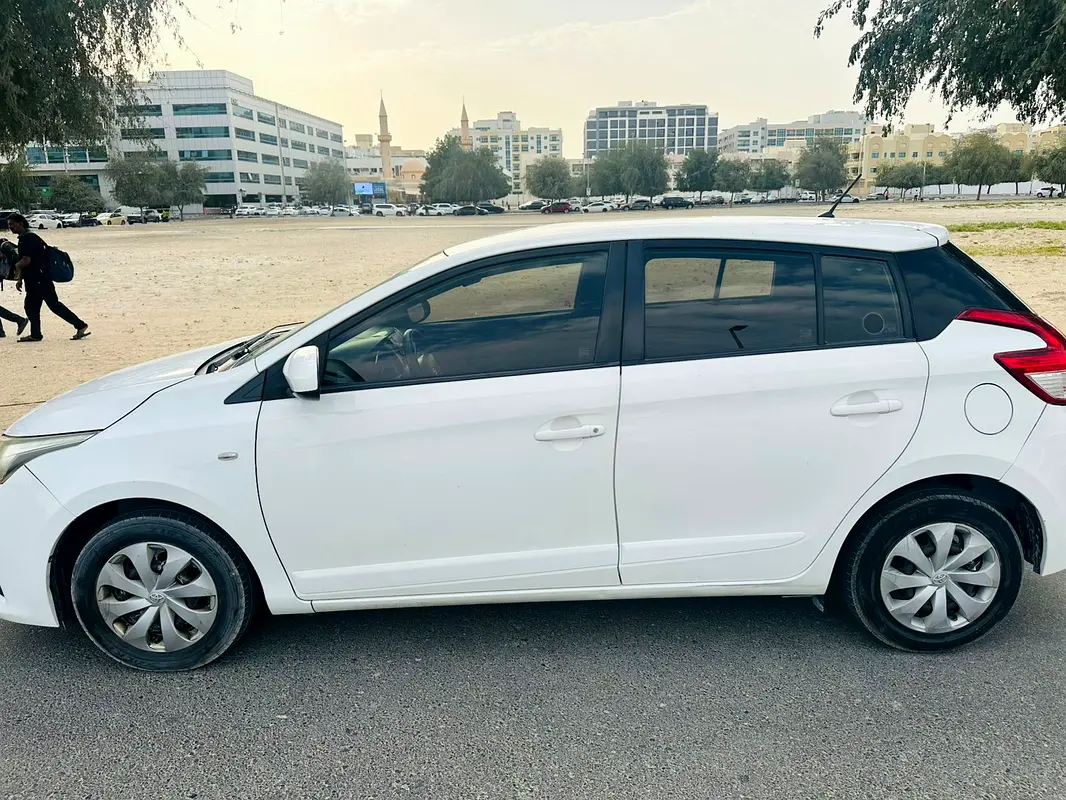 Toyota Yaris 2016 — photo 1 of 4