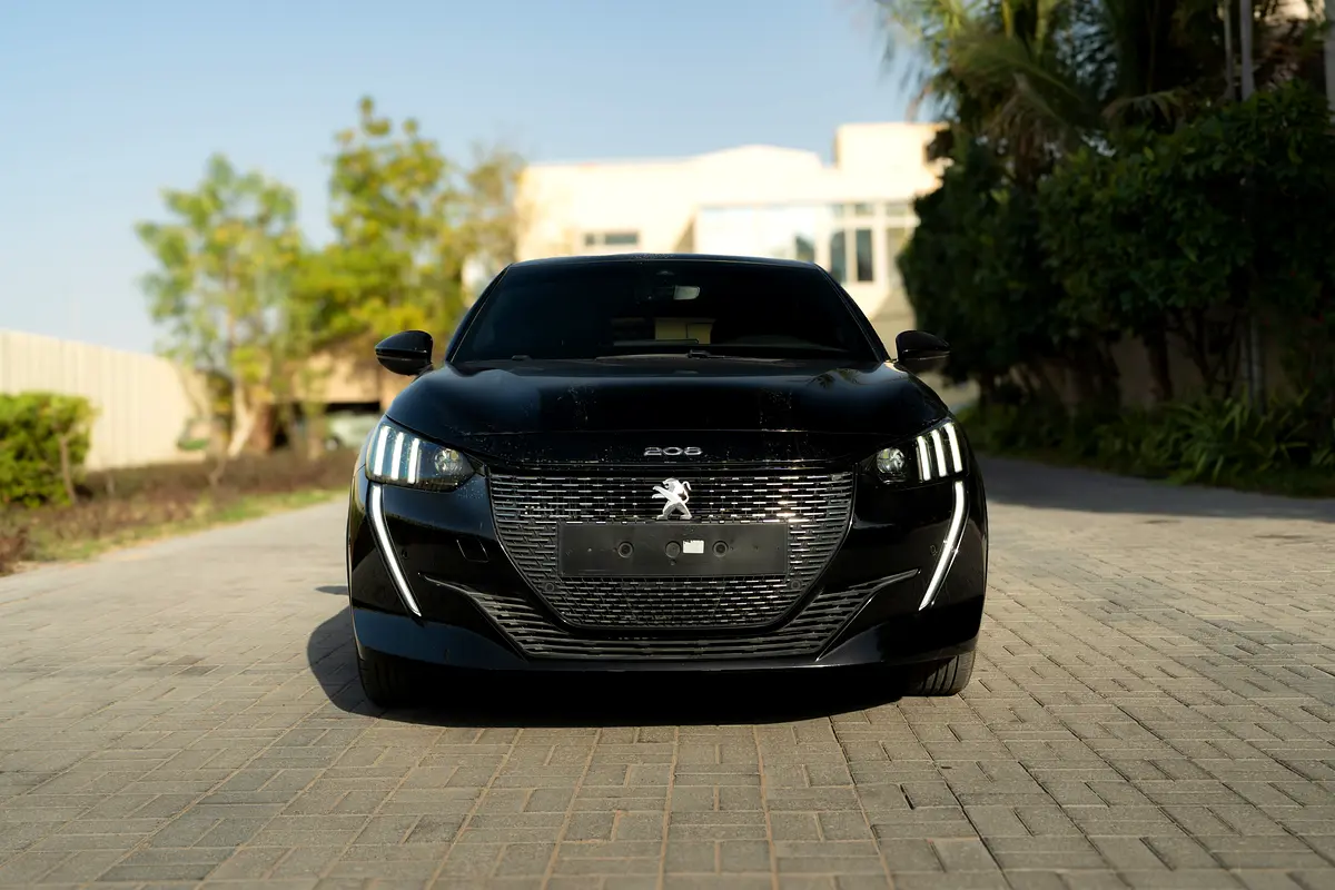 Peugeot 208 2023 — photo 1 of 8