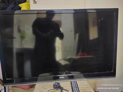 TCL 32-inch LED TV with Remote - Good Working Condition