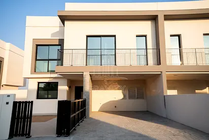 Luxury 4BR Single-Row Villa | Mid Unit | Next to Golf Course | Prime Yas Acres Location