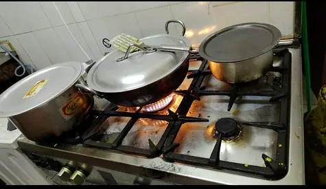 Used freestanding gas stove with oven - 5 burner