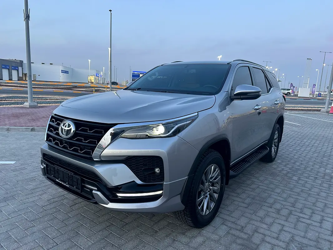 Toyota Fortuner 2025 — photo 1 of 20