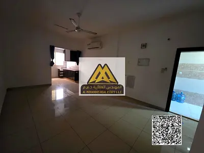 استوديو بمساحة كبيرة وتصميم عملي يوفر راحة عالية للسكن، مناسب للأفراد أو العائلات الصغيرة، ويتميز بتقسيم داخلي ممتاز يعطي إحساس غرفة وصالة حقيقية.