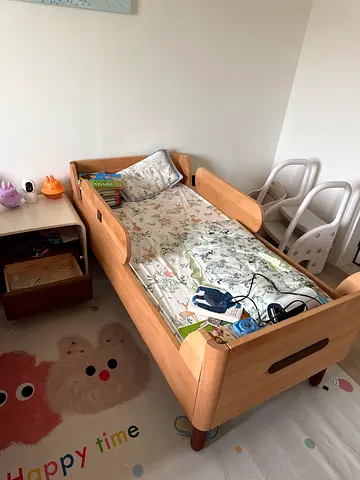Solid Wood Toddler Bed with Mattress and Railings - Light Oak