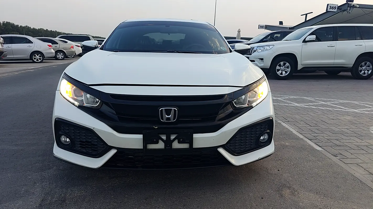 Honda Civic 2018 — photo 1 of 20