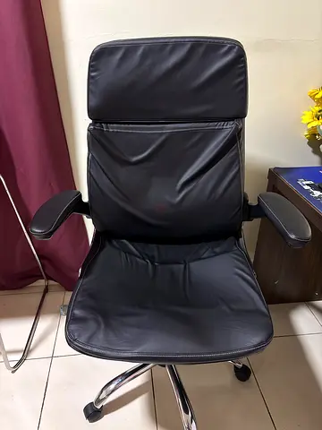 Black ergonomic office chair - good condition
