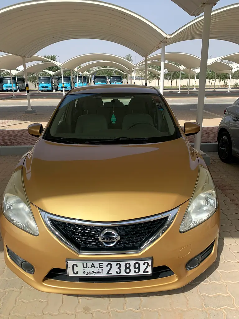 Nissan Tiida 2016 — photo 1 of 2