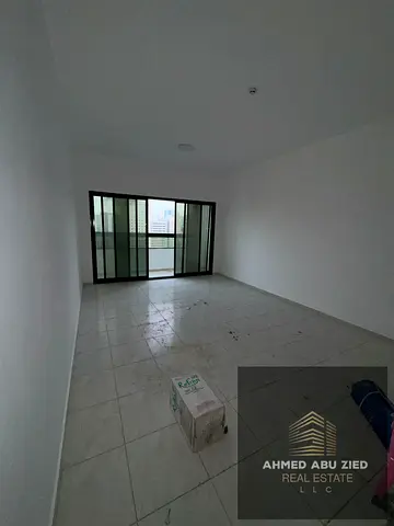 2-bedroom apartment for annual rent in Sharjah, Al Majaz 2 near Lulu Hypermarket. 2 bathrooms, central AC, central gas. Rent: AED 40,000/year.
