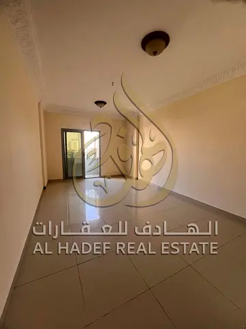شقة غرفتين وصالة للإيجار السنوي – الشارقة / القاسمية  📍 موقع هادئ وقريب من جميع الخدمات  تفاصيل الشقة:  غرفتين وصالة  مع موزع (مساحة توزيع تفصل الغرف