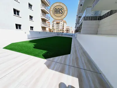 Spacious 3bhk ! Huge layout! Prime location! Faimly Bulding! Only 120k