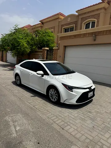 2020 Toyota Corolla LE  Top option sunroof Excellent Condition