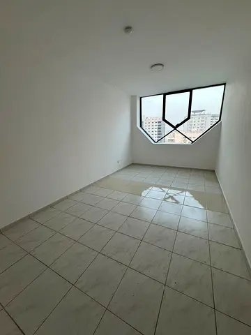 ارقى وافخم شقه للايجار غرفة وصالة للإيجار بالمجاز 2 قرب اللولو هايبر ماركت 1 حمام تكييف مركزي غاز مركزي السعر 34000 درهم الدفع حتى 12  قريب من جميع ال