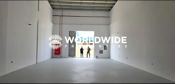 مستودع بمساحة 1600 قدم مربع + كهرباء ثلاثية الأطوار بقدرة 15 كيلوواط في الجرف 1، عجمان. جاهز للسكن الفوري. لا توجد مشاكل في الكهرباء.