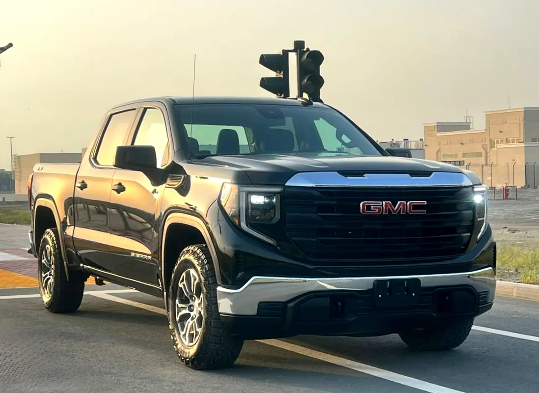 GMC Sierra 2025 — photo 1 of 12