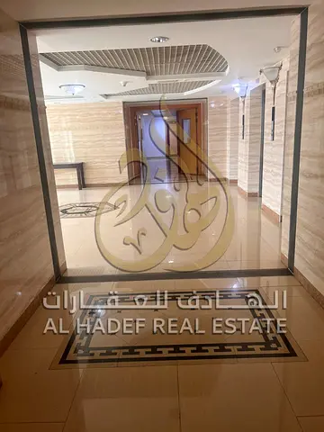 ❄️ التكييف على المالك 💰 السعر: 250,000 درهم سنويًا 📍 موقع استراتيجي في منطقة حيوية وقريب من جميع الخدمات 📞 للتواصل والاستفسار يرجى الاتصال000000000