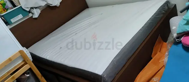 IKEA malam king size bed with IKEA mattress 180×200cm and 2 storage drawers underneath