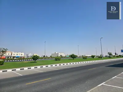 � فرصة نادرة على شارع مليحة الرئيسي – استثمار مضمون في قلب الشارقة الصناعية 18 🔥