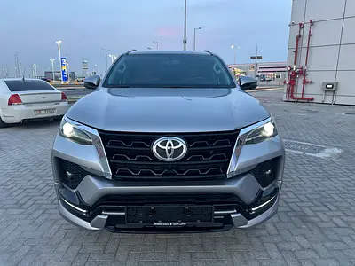 2025 Toyota FORTUNER 照片 2