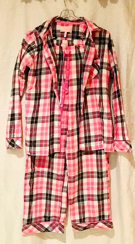 Victorias Secret 10 cotton pyjama sets size XS for 700.
