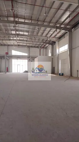 للإيجار – مستودع بمواصفات مميزة في أم الثعوب، أم القيوين
