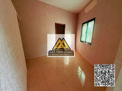 استوديو طابق أرضي بمساحة كبيرة ومطبخ منفصل للإيجار السنوي في الراشدية 1 عجمان مقابل سوق السمك بسعر مميز وقريب من جميع الخدمات