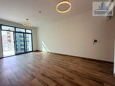 شقة بغرفتي نوم | إطلالات متعددة على الشرفة | تصميم غير مفروش