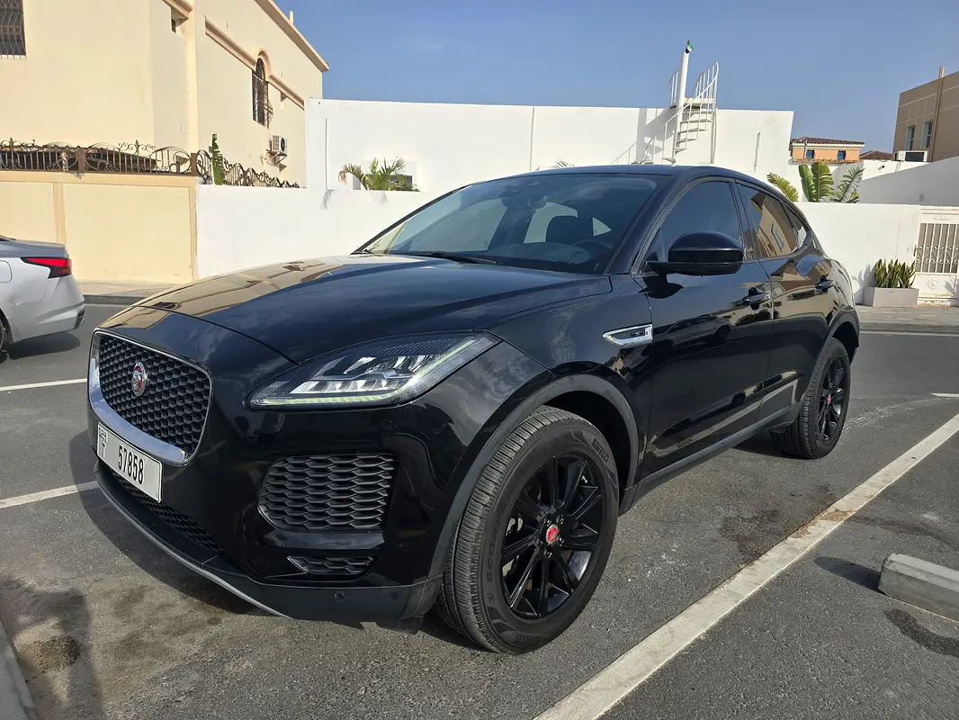 Jaguar E-Pace 2020 — photo 1 of 19