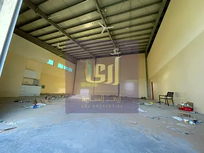 DEAL OF THE DAY WAREHOUSE FOR RENT ONLY 80K WITH 25KW ELECTERCITY 2250 SQFT MAIN ROAD UML THOUB INDUSTRIAL UML QUEEN