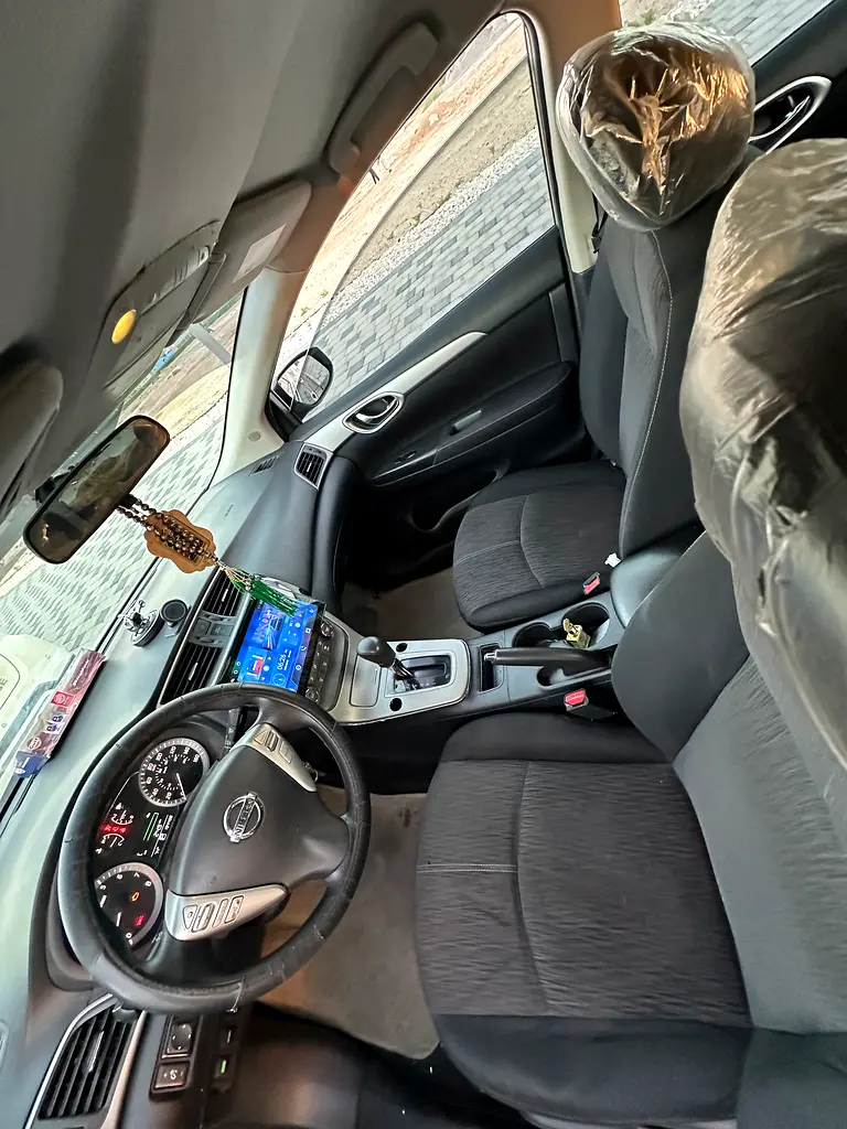 Nissan Sentra 2014 — photo 1 of 8